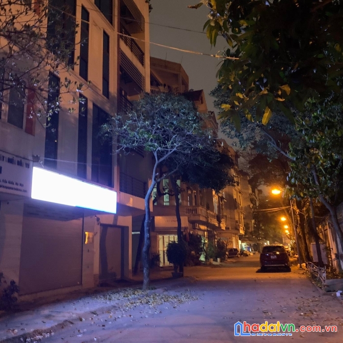 Bán nhà tứ liên - oto vào nhà - 20m ra phố - xung quanh toàn biệt thự - khu vực an sinh đỉnh.