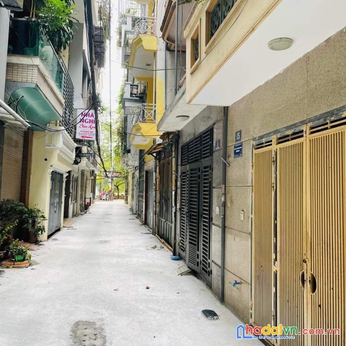 Lô góc 3 mặt thoáng vĩnh viễn – ô tô vào nhà – gần hồ – nhà đẹp ở ngay.