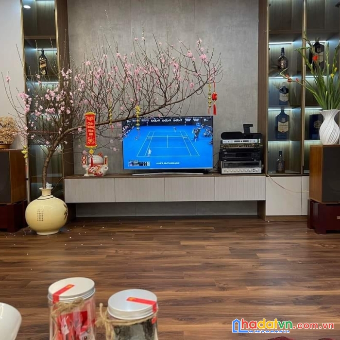 Bán nhà trần thái tông, cầu giấy, thang máy, kinh doanh, 56m2, mt: 6m. giá 10,5 tỷ