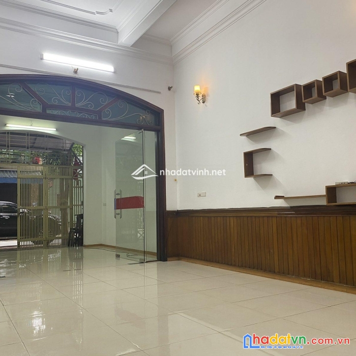 Bán nhà 2 tầng sạch đẹp mặt đường trần thủ độ phường trường thi