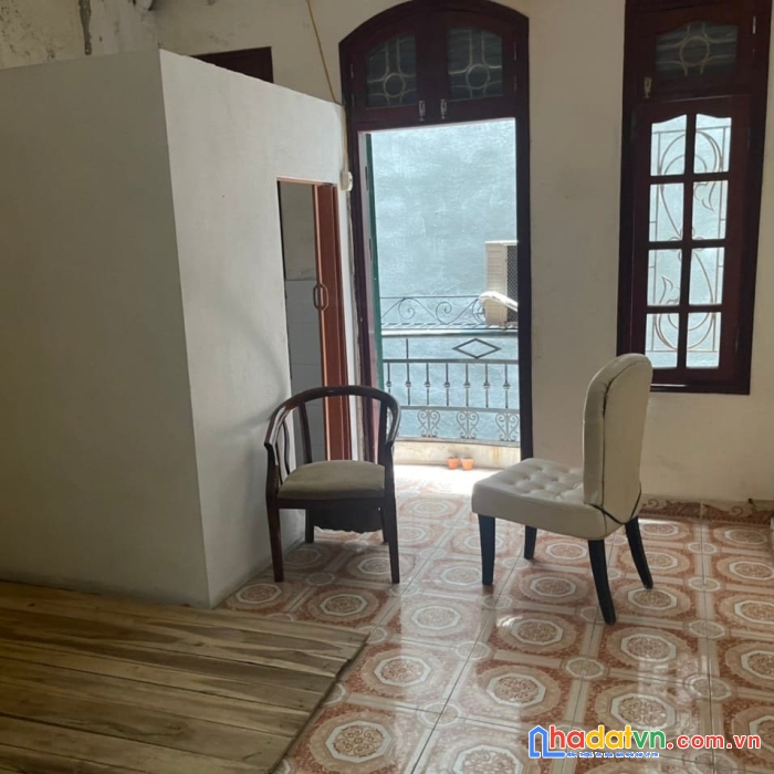 [dịch vọng hậu]nhỉnh 4 tỷ nhà gần 40m2 5 tầng