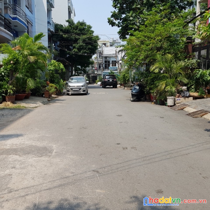 70tr/m2, bán nhà phạm văn bạch, 260m2, mt 10m, xd 8 tầng, giá 18.3 tỷ 0932104443