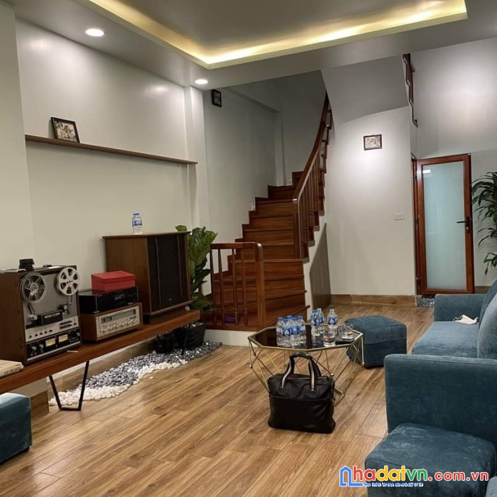 Bán nhà đẹp âu cơ, tây hồ, 3 thoáng cực đẹp, 36m2, 6 tầng , 7 tỷ