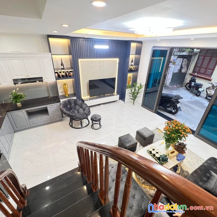 Bán nhà phố 8/3 - hbt. dt 40m2 x 4t,mt5m,giá 4.5 tỷ. sđcc