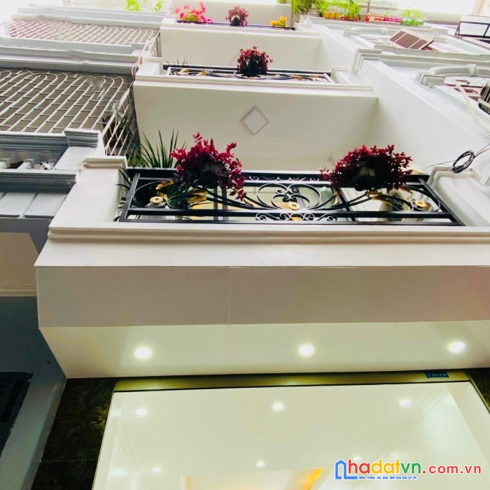 Hoàng quốc việt 40m2x5t – nội thất cao cấp – oto tránh đỗ –– 4,9 tỷ