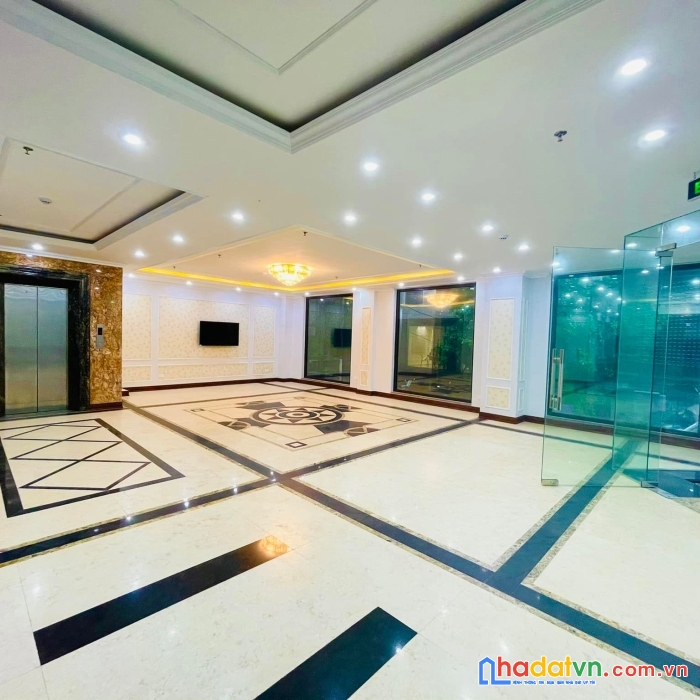 Khách sạn 4 sao- lô góc view vườn hoa- 8 tầng 1 hầm- lê văn lương- láng hạ 145/170m 63 tỷ