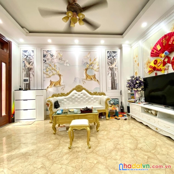 Chính chủ bán nhà phố nguyễn văn cừ, nhà phân lô, ngõ ô tô, full nội thất.