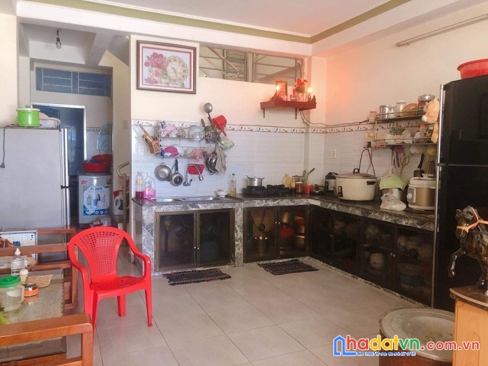 Bán nhà 2 tầng bàu hạc kinh doanh tốt vị trí trung tâm