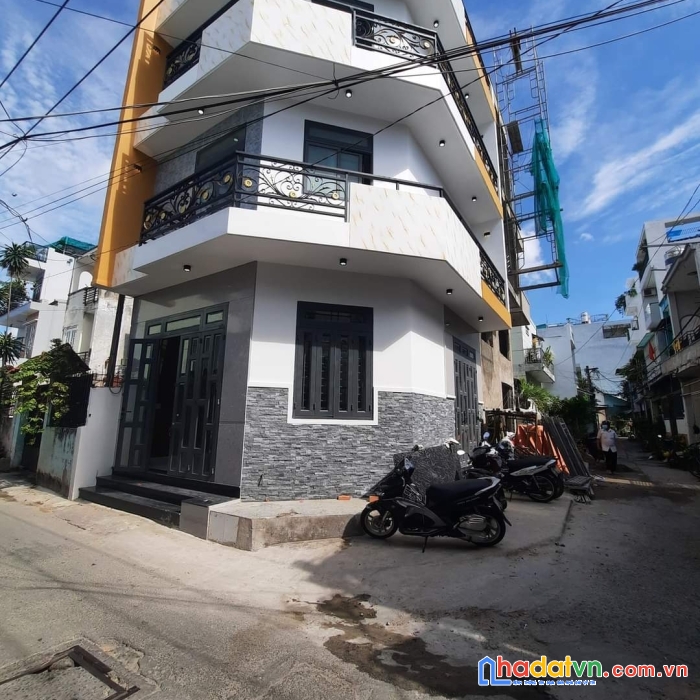 Nhà hoàn công mới, lô góc 3 mt hẻm xe tải, mua vô ở ngay - 6.7 tỷ
