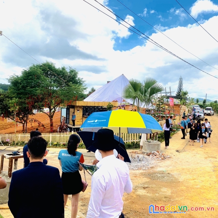 Khu dân cư nghỉ dưỡng đầy đủ tiện ích , gần chợ , trường học ,đường lớn xe hơi ,sổ riêng công