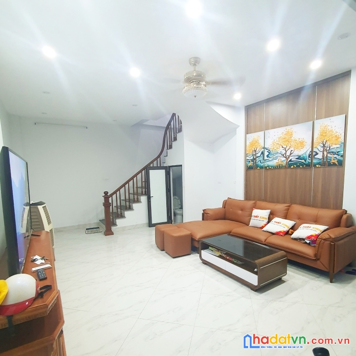 Bán nhà trương định 45m nhà mới ngõ thẳng view hồ mặt tiền rộng ở sướng giá tốt