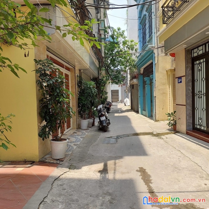 Cần bán! nhà mới nguyễn văn cừ -ô tô đỗ cổng -ngõ thông -tặng toàn bộ nội thất, dt 31m2, mt 5,8m