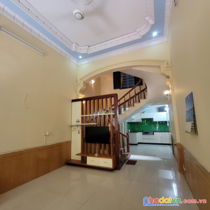 Bán nhà 4 tầng sân cổng ngõ 302 văn cao