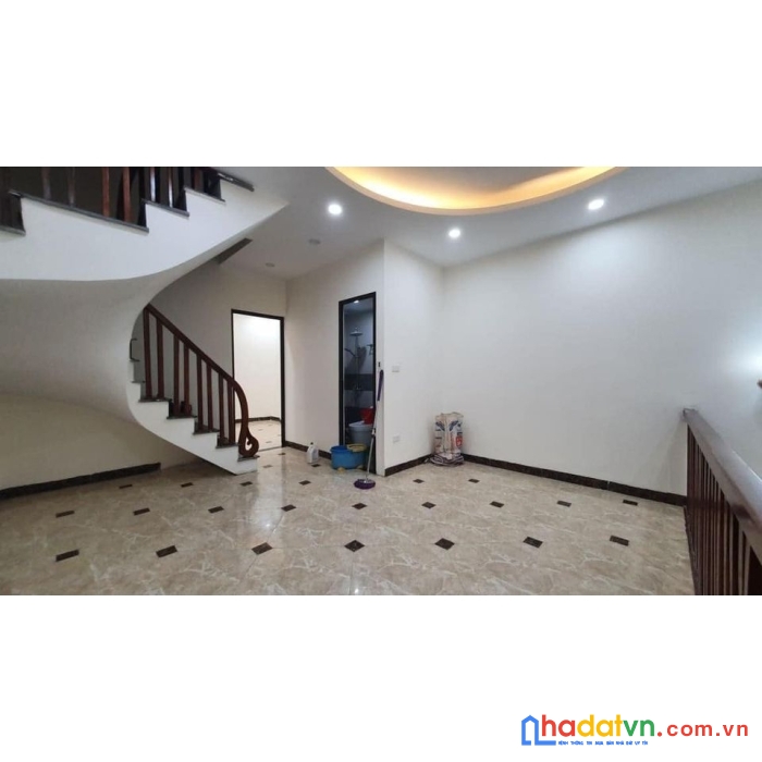 Chính chủ cần bán nhà đường hoàng mai  rộng, 10m ô tô, bãi xe gần nhà- yên tĩnh - dt 45m - giá