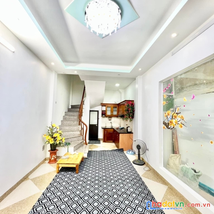 Chính chủ cần bán nhà phố lớn minh khai  rộng, 10m ô tô, bãi xe gần nhà- yên tĩnh - dt 52m - giá