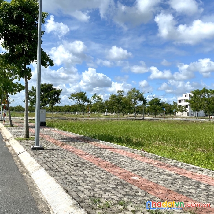 Đất mặt tiền giá tốt nhất khu vực