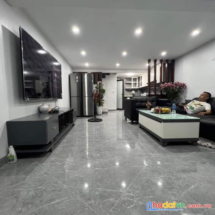 Nhà ngọc thuỵ đẹp, thiết kế sang xịn, full nội thất
gọi cho tôi: hot line/ zalo: 0345345969