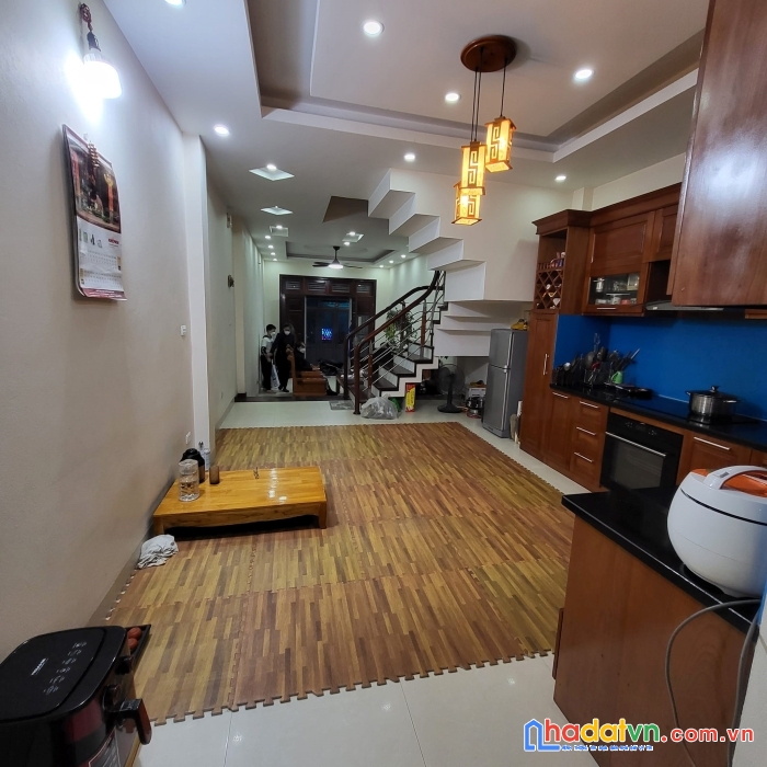 5.5 tỷ.bán nhà chính chủ phố trạm,long biên.60m,4 tầng, đủ đồ ở luôn 0389160730