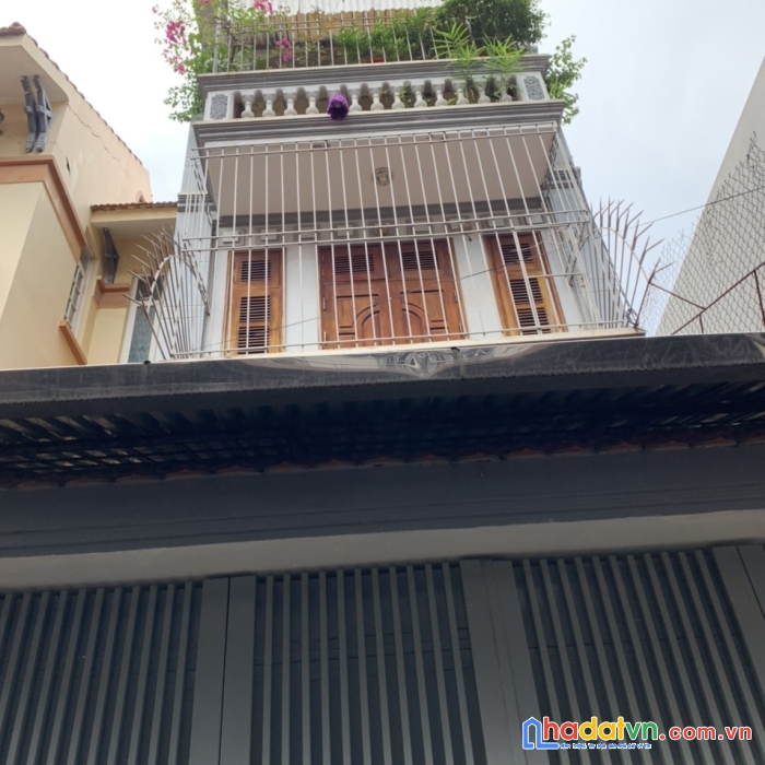Bán nhà nguyễn văn cừ, long biên 44m2 4 tầng 3.4 tỷ ba bước ra ô tô