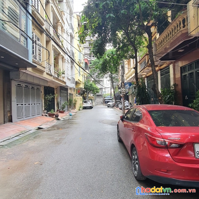 Bán nhà trần quốc hoàn, khu phân lô, oto đỗ cửa, kinh doanh tốt.