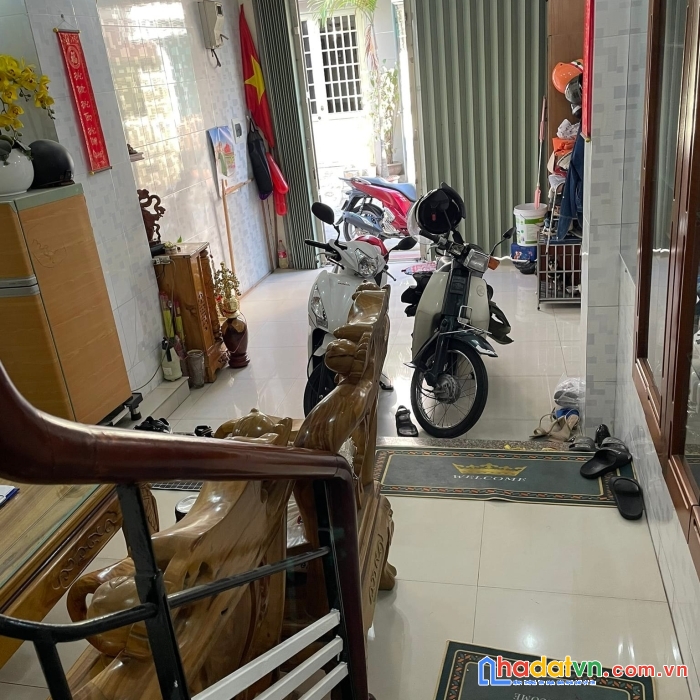 Nhà kiệt thẳng thông ô tô vào nguyễn văn linh, 2 tầng 1.95 tỷ