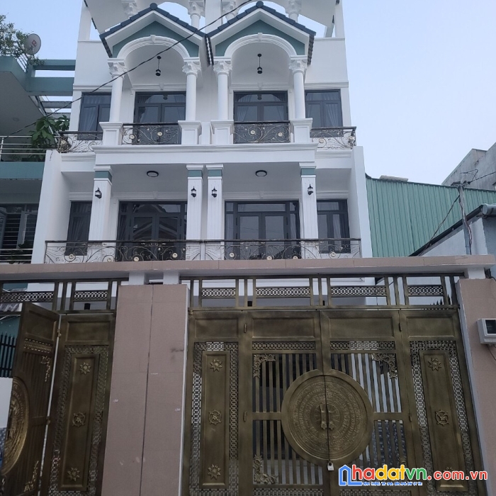 Bán nhà mới xây = linh đông = thủ đức: 8,5 tỷ = dt: 4m x 20m(80m2)