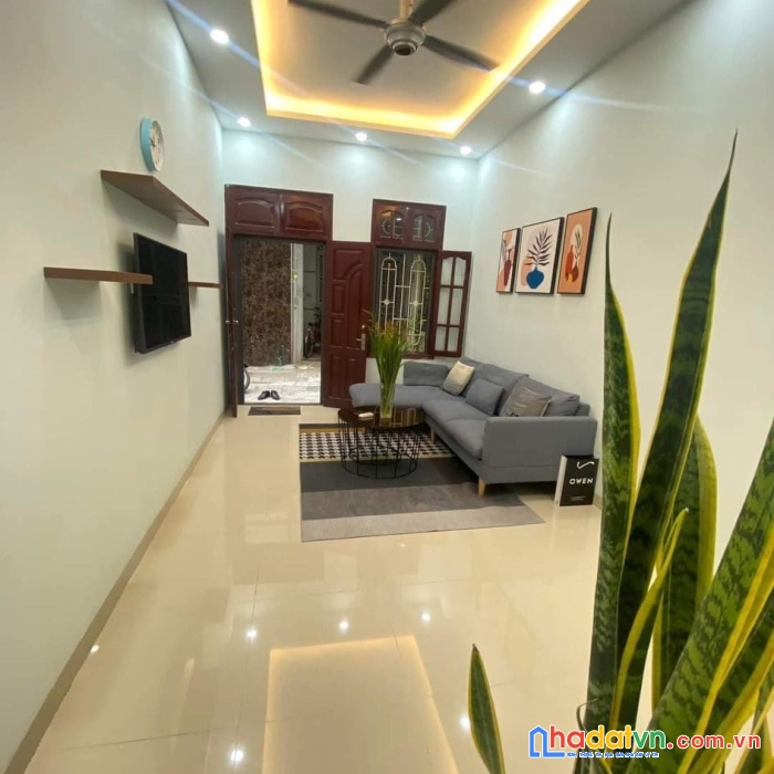 Bán nhà phố yên lãng  - dt: 40m2 -  4 phòng ngủ - mt; 4.1m - giá : 4.65 tỷ có thương lượng - trung