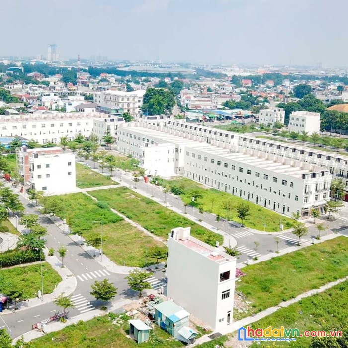 Bán gấp nền đất, sổ đỏ trao tay, gần tttm aeon mall, vincom dĩ an, giá tl