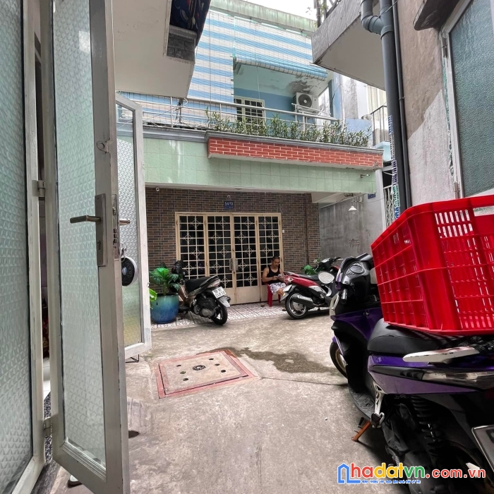 Nhà đẹp ở ngay nguyễn thượng hiền -1 trệt 1 lầu 2 phòng ngủ, vài bước ra mặt tiền - thích