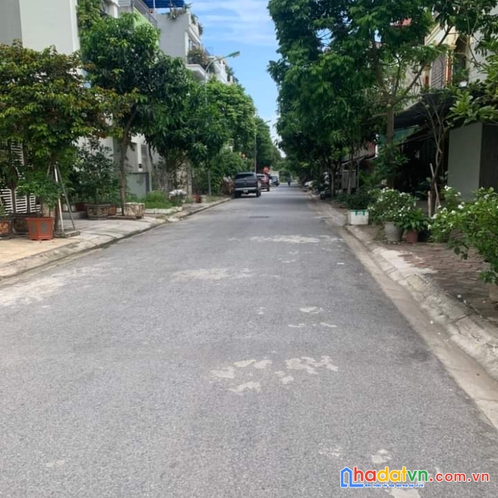 Bán nhà phúc lợi,  long biên 35m2, ngõ to thoáng, ô tô đỗ tận cửa. vị trí đẹp là khu víp đáng sống