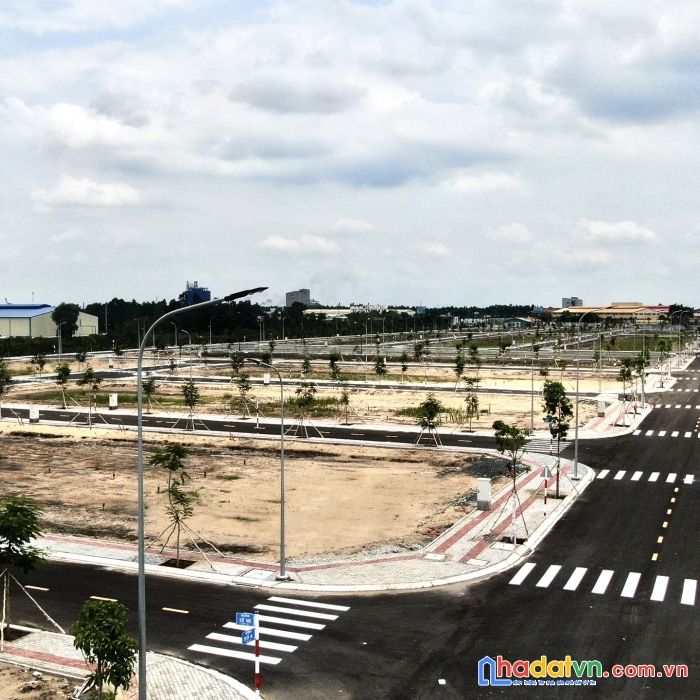 Bán đất mặt tiền đường nhựa 13m gần công viên võ văn tần