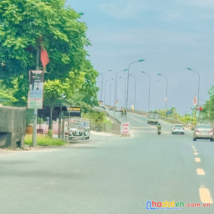 Vị trí đẹp giá chỉ có 888tr, sở hữu 61m2 đất sổ đỏ chính chủ, cách đường 354 chỉ 50m.