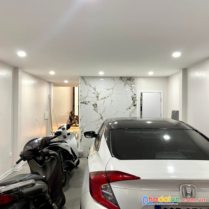 Siêu phẩm, nguyễn văn cừ, bồ đề, gara, thang máy 93m mt4.5 6t nhỉnh 14 tỷ.