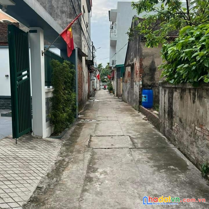 Ngôi nhà dành cho gia đình làm chỗ ở hoặc nghỉ ngơi cuối tuần tại đông anh. giá 7 tỷ. 09.77 949.780