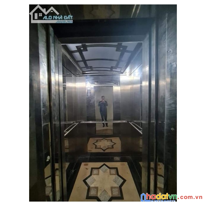 Chính chủ144 thái hà.+ nhà ngay giữa phố, diện tích nhà 133m2. mặt sau là mặt ngõ,