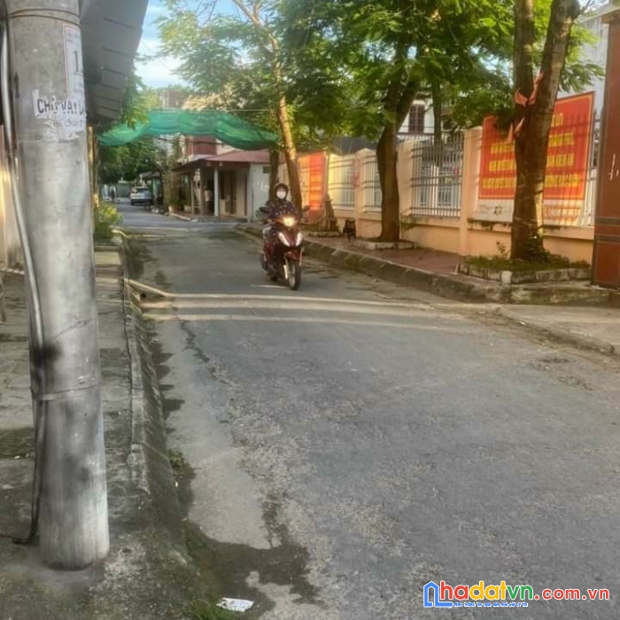 Cần chuyển nhượng lại căn nhà 2 tầng vườn chay – cách vườn hoa chéo 100m