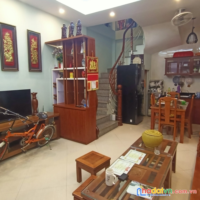 Cần bán gấp nhà đẹp, 31m2 x 4 tầng, ngọc thụy, dân xây, ôtô, đủ nội thất,ở ngay