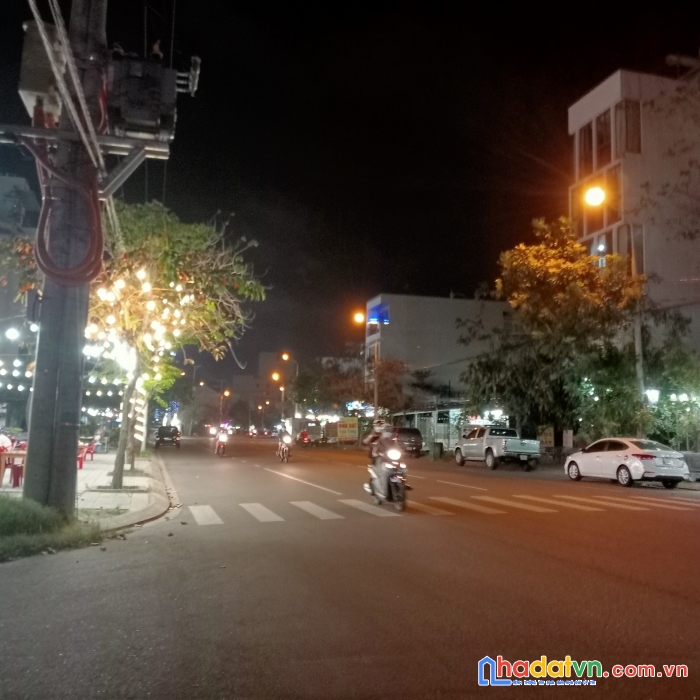Chủ 70 tuổi. bán nhà 94m2, mt10m. chỉ 3,7 tỷ. khu phố tây an thượng