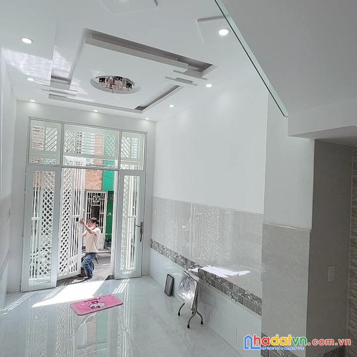 Chỉ 3 tỷ 9 nhà mới xây cực đẹp hxh 2pn 2wc trung tâm tân bình