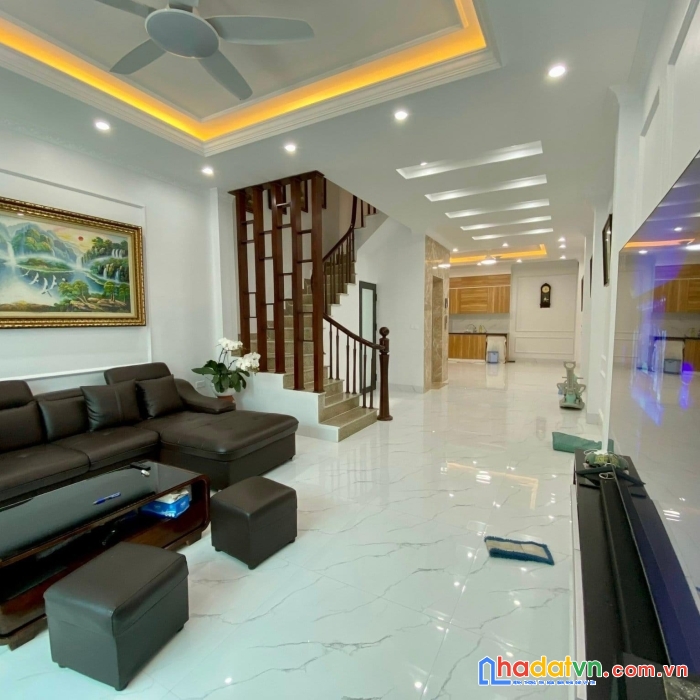 Chủ cần bán gấp nhà ngọc thuỵ, 5 tầng thang máy, ô tô đỗ, nội thất nhập khẩu, kinh doanh.