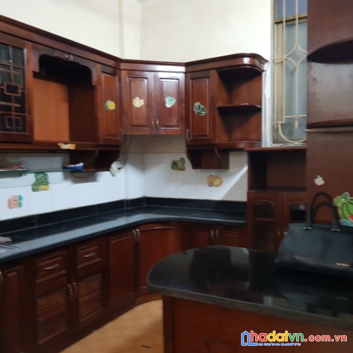 Nhà đẹp ở ngay, thuỵ khuê, sát phố, thông hồ tây, 40m2, 5 tầng giá chỉ 5 tỷ.