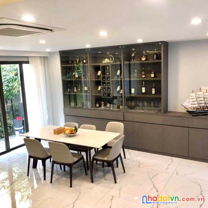 Bán nhanh nhà, hồng tiến, bồ đề, ô tô tránh, thang máy  106m mt6 5t 16.5 tỷ