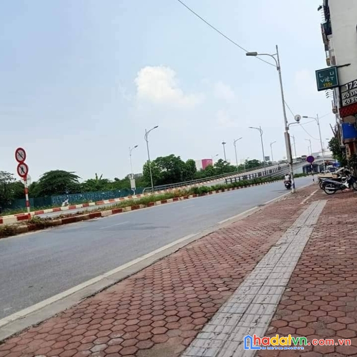 Gấp gấp gấp. gia đình cần bán gấp mảnh đất mặt phố cổ linh ,giá nào cũng bán.dt 40m2 ,mt :4 .hàng