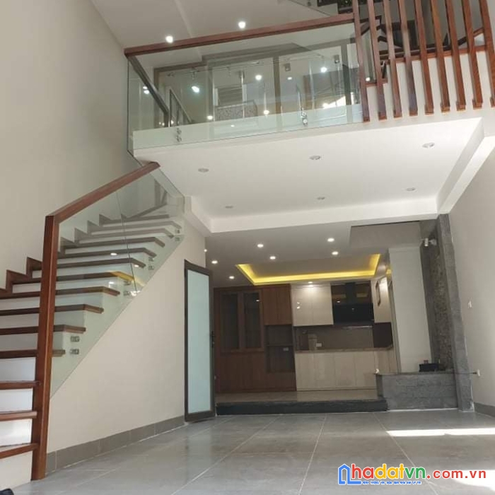 Bán nhà phố nguyễn văn cừ, long biên, hà nội. 66m2 x 4t,ngõ thông, ô tô vào nhà, ở đỉnh.