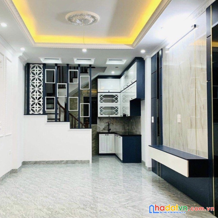 Mới kính koong 42mx5t ngọc thụy long biên chỉ 4.1 tỷ, ôtô đỗ cửa