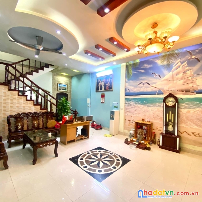 Bán nhà phố nguyễn văn cừ, phân lô, ô tô chạy quanh, kinh doanh, văn phòng.