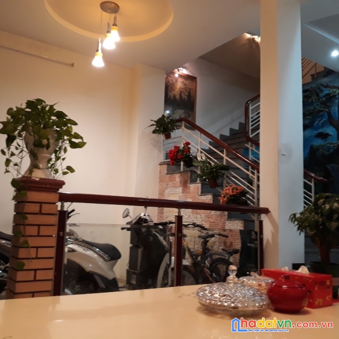 Nhà hoàng diệu kiệt ô tô đậu tránh, 60m2, 3 tầng, ngang 6.5