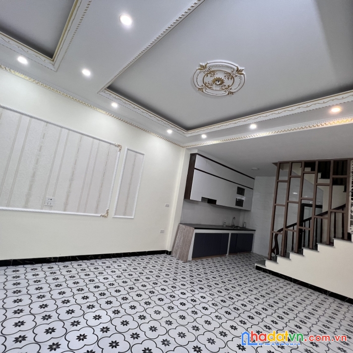 Bán gấp nhà vòng tròn ngọc thụy, 5t, nhà mới, kd sầm uất, 46m2. giá chỉ 4,2 tỷ. 0941994996