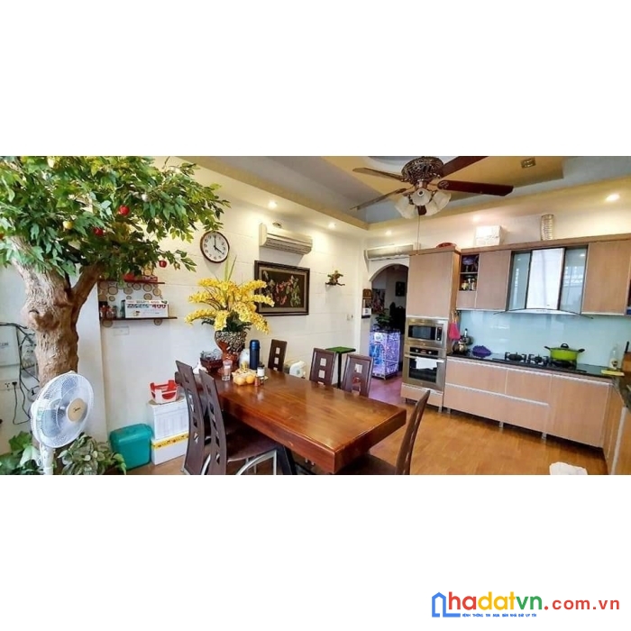 Mặt tiền rộng, mặt phố, nghi tàm 105 m x 4 tầng, mt8, giá 26 tỷ.