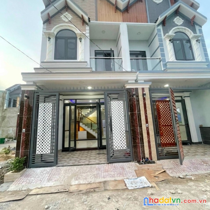 Chỉ 2,9 tỉ (tl) nhà lầu tt bh 115m2 shr, thổ cư p. trung dũng